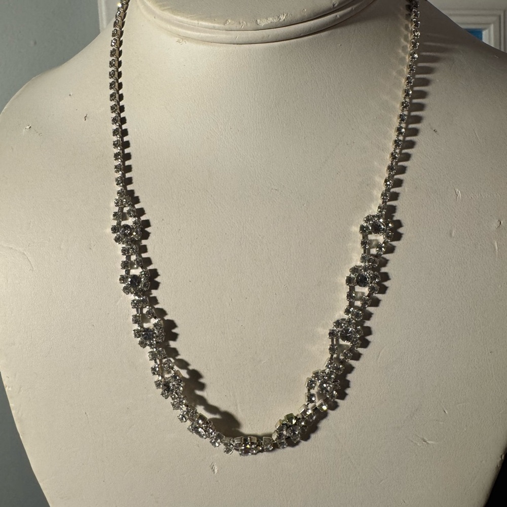 Vintage Rhinestone Flower Motif Collar Necklace
